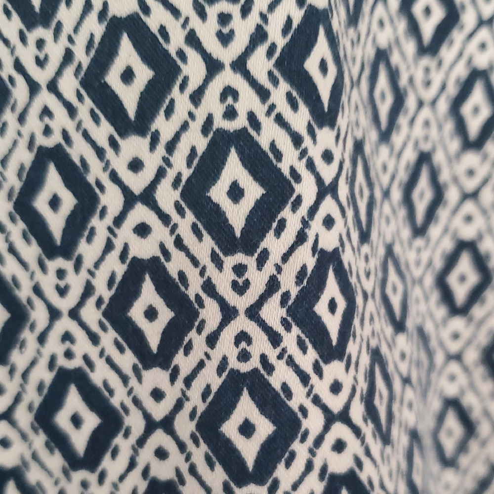 H&M Blue and White Patterned Cropped Pants - Picture 2 of 9
